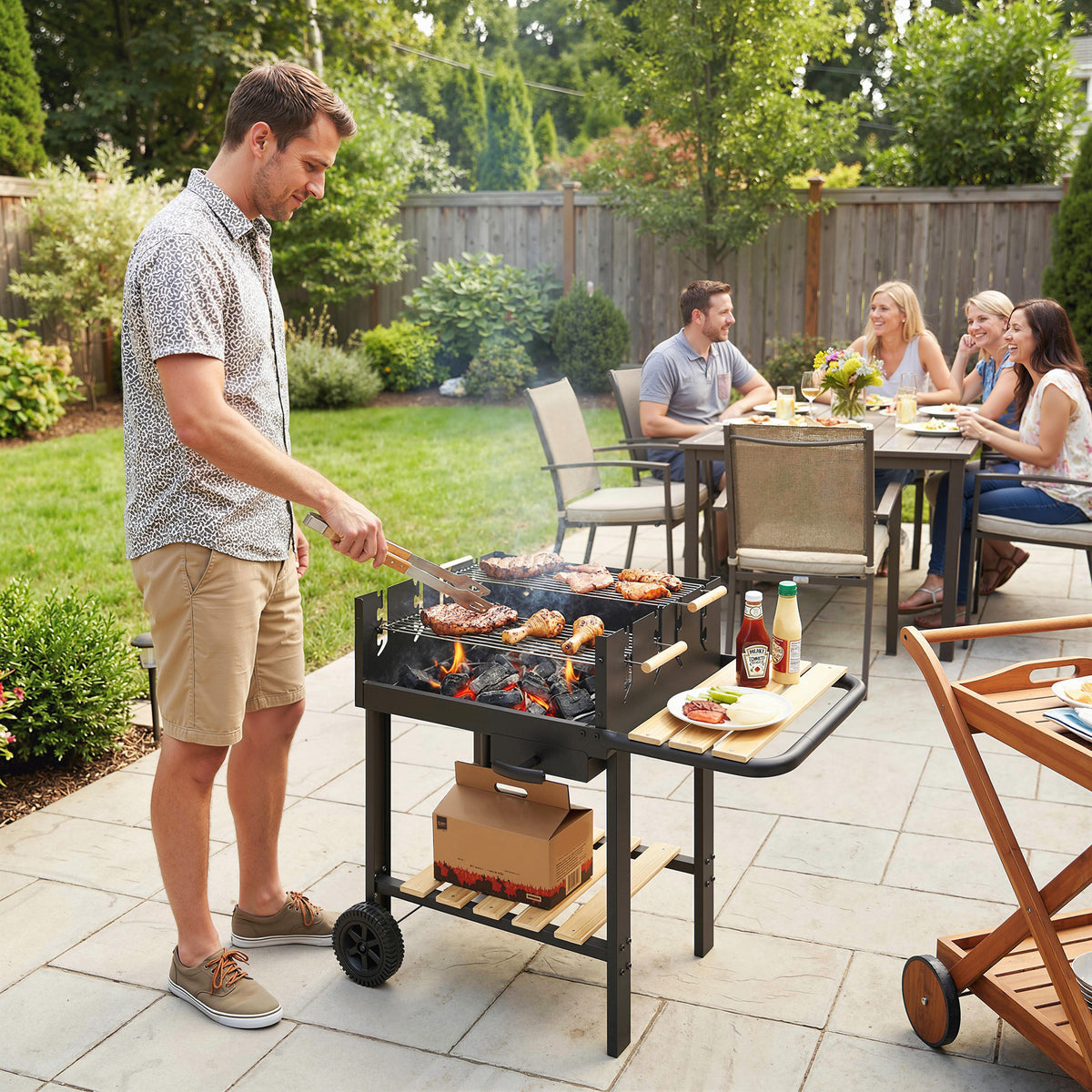Houtskoolgrill barbecuekar met 4-voudig in hoogte verstelbaar grillrooster, 2 houten zijtafels, 2 wielen, asbak (2)