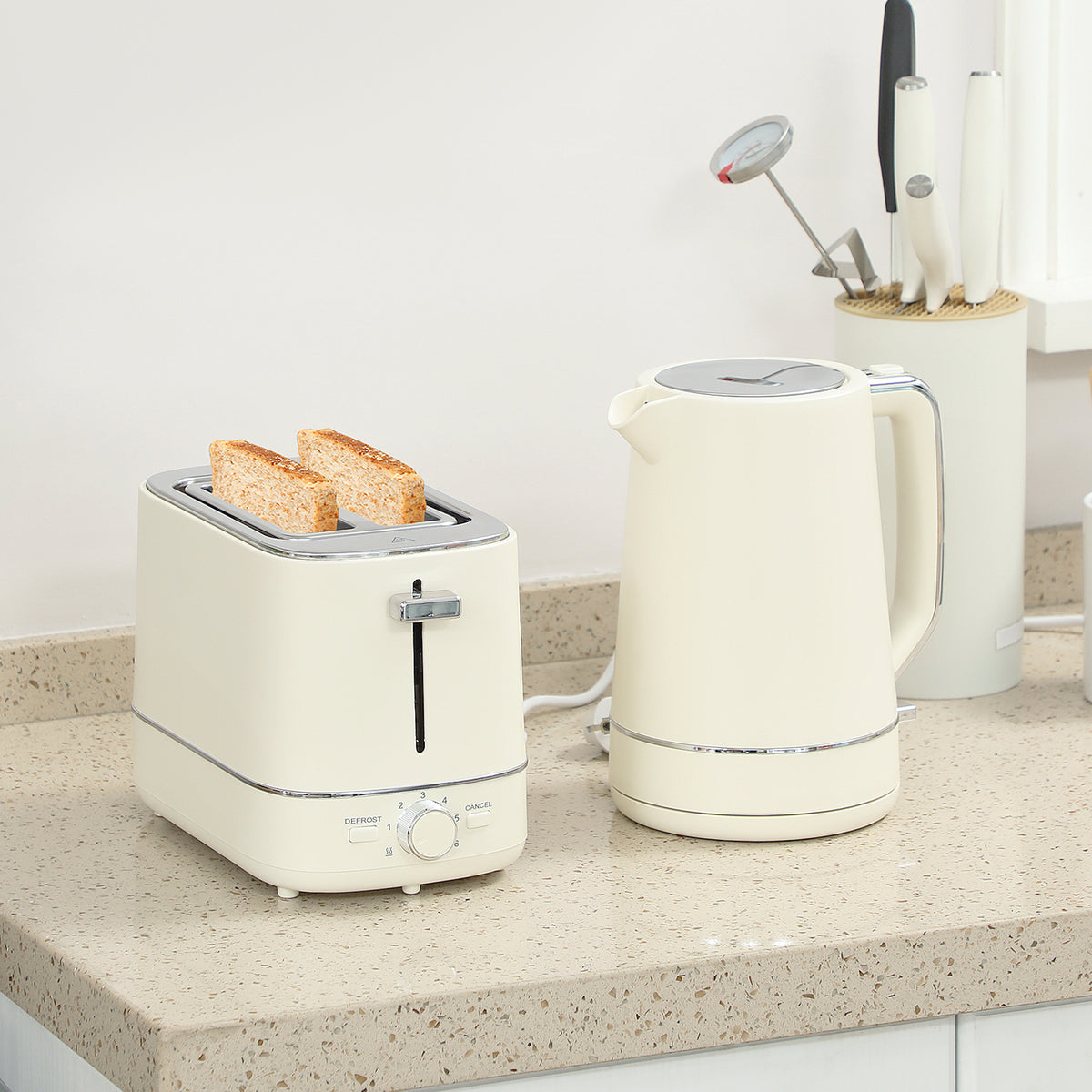 Set van 1,7 l waterkoker en broodrooster met 6 bruiningsstanden, beige (2)