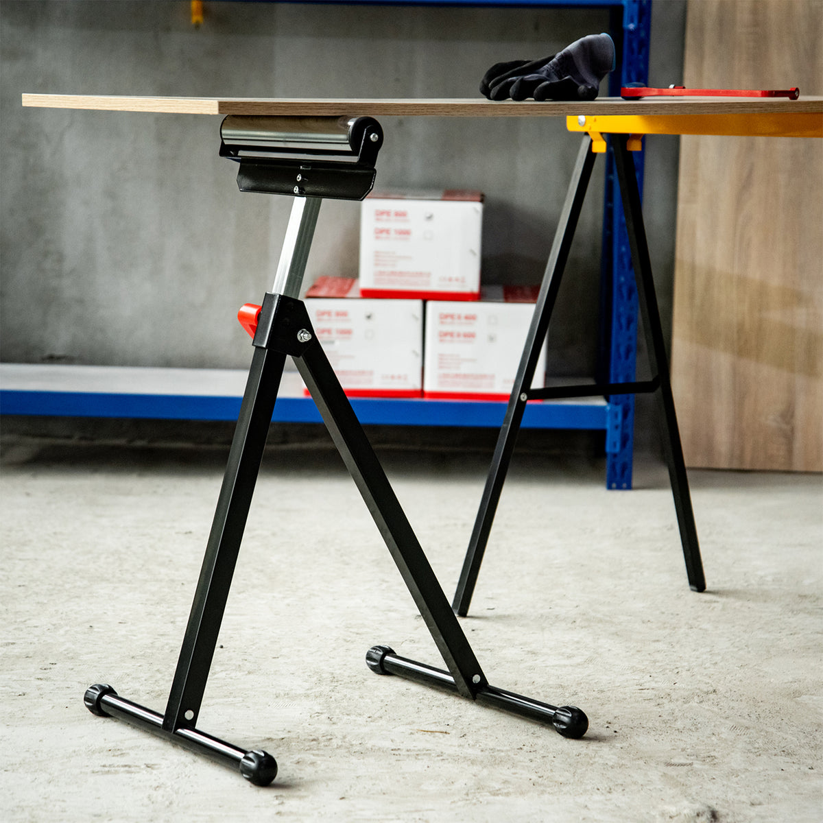 Rollenbok, rolsteun, in hoogte verstelbare werkbok, rollenstandaard, hulpbok, steunbok, tot 90 kg, metaal, zwart (2)