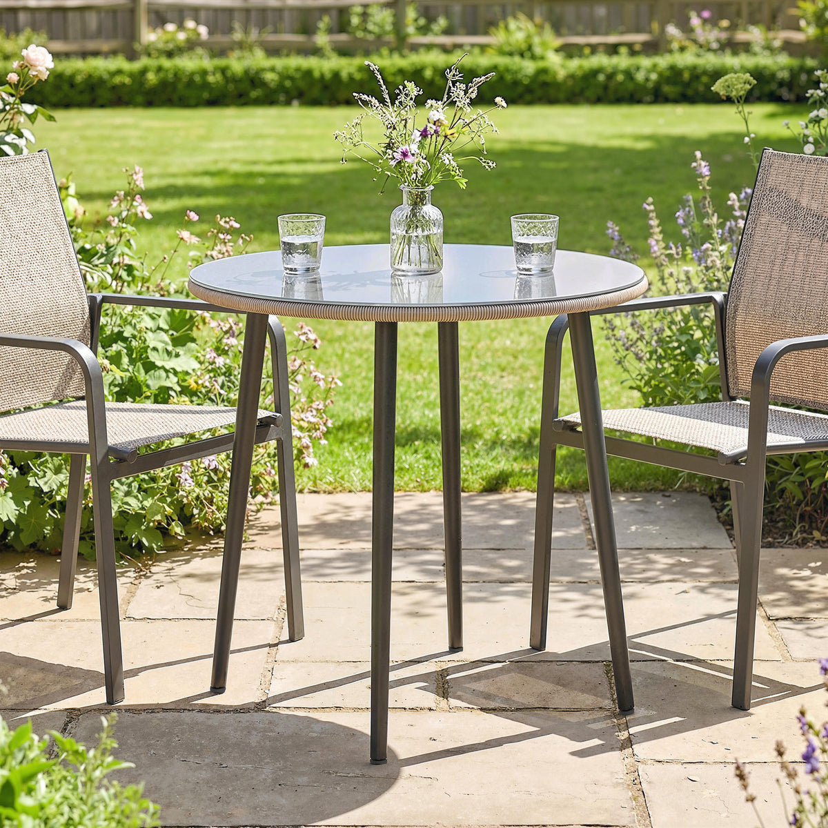 Tuintafel staal buffettafel met stalen frame, PE-rattan rand, verstelbare poten, 4 personen 80 x 80 x 74 cm (2)