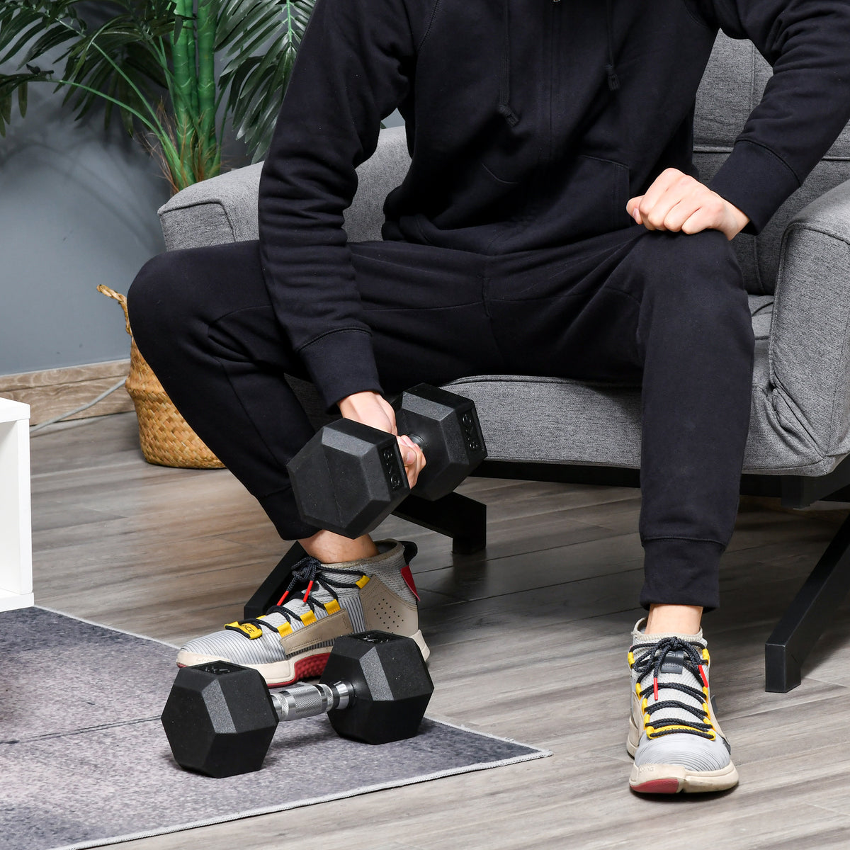Zeshoekige gietijzeren dumbbell, rubberen halter, gekartelde handgreep, gewichten metaal rubber zwart 2 x 8 KG (2)