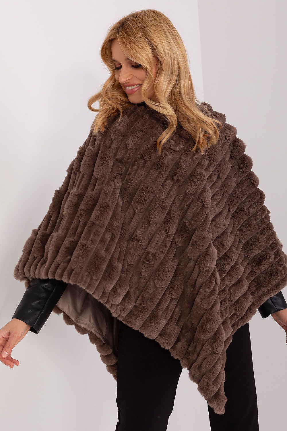  Poncho model 190858 Wool Fashion Italia 
