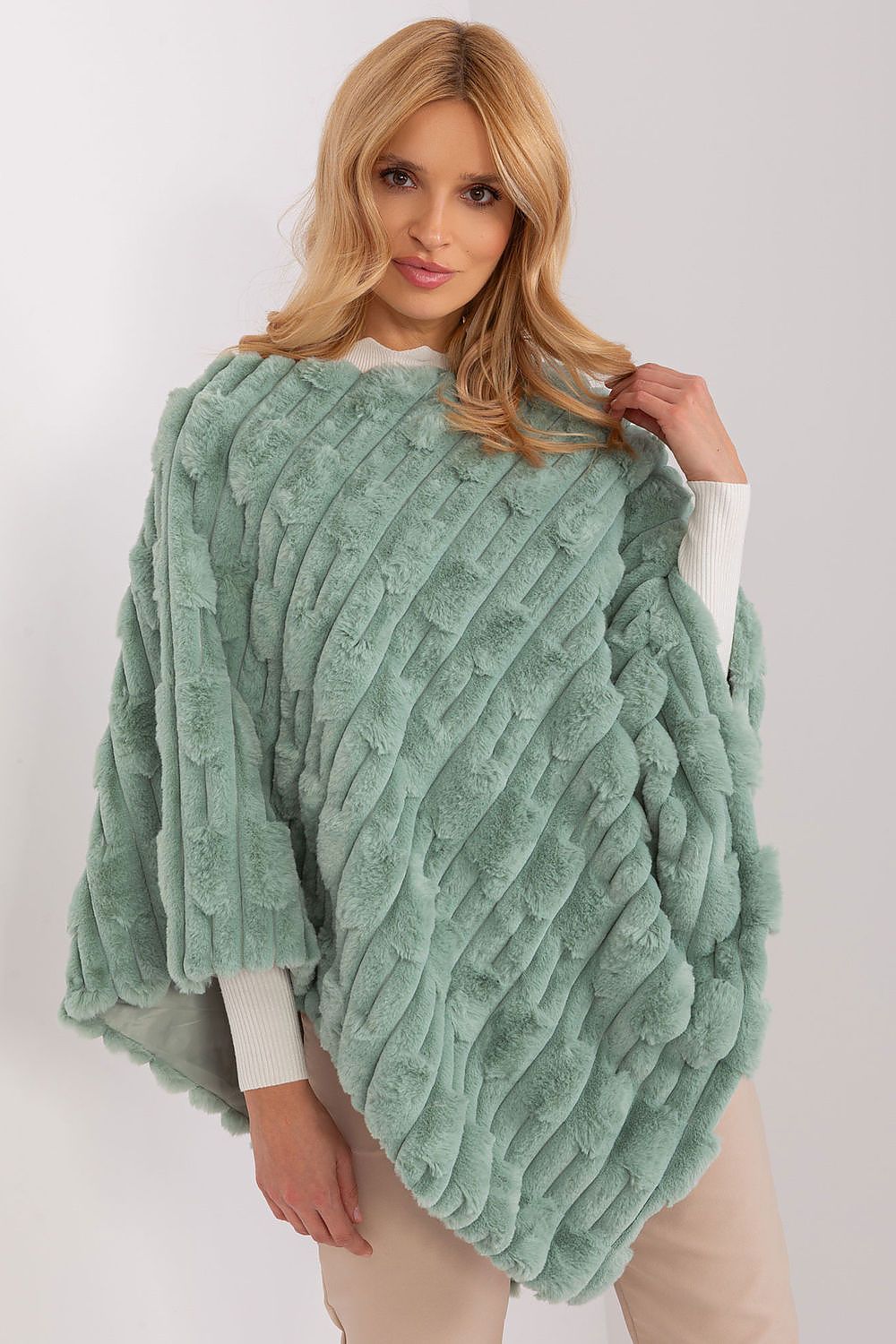  Poncho model 190862 Wool Fashion Italia 