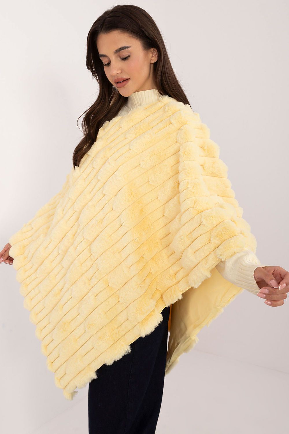  Poncho model 200534 Wool Fashion Italia 