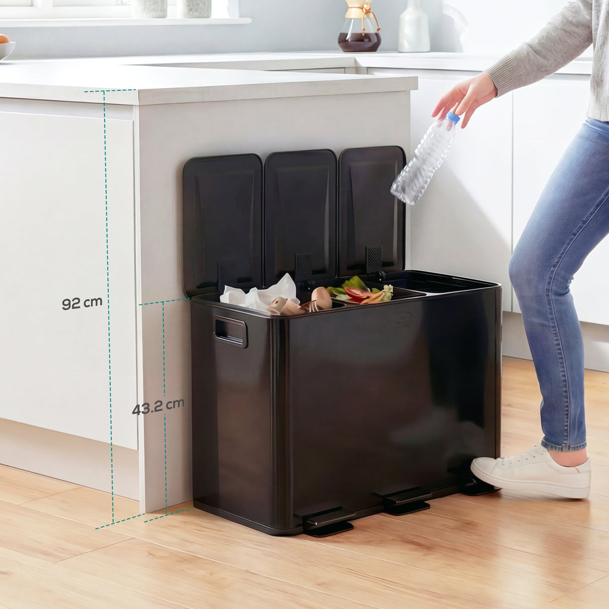 Afvalemmer met 3 x 20 L vakken, geurneutraliserend deksel, vingerafdrukbestendig, soft-close, uitneembaar, zwart (2)